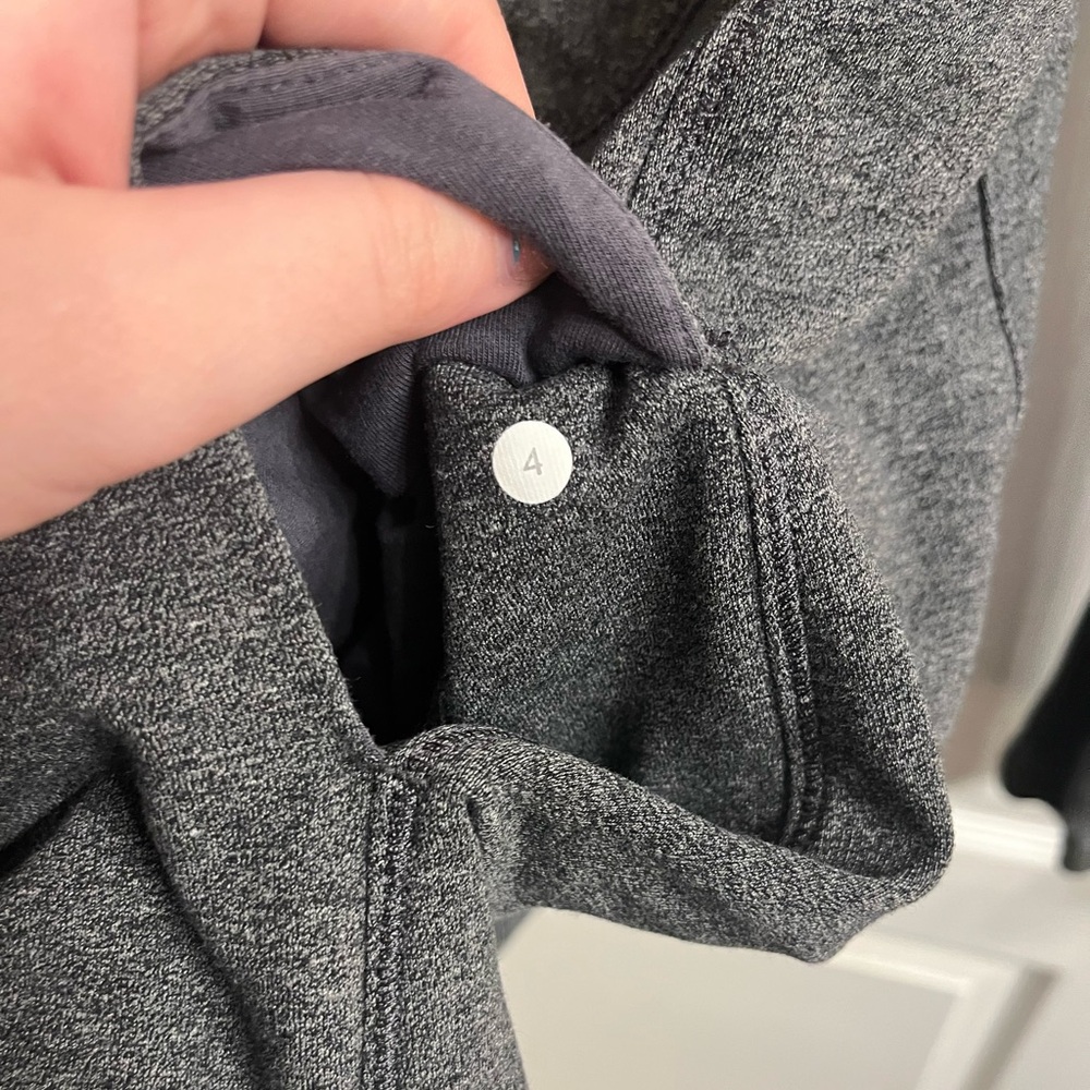 2/$50 Rare Lululemon Method Wrap - Size 4 - Grey - Picture 8 of 8